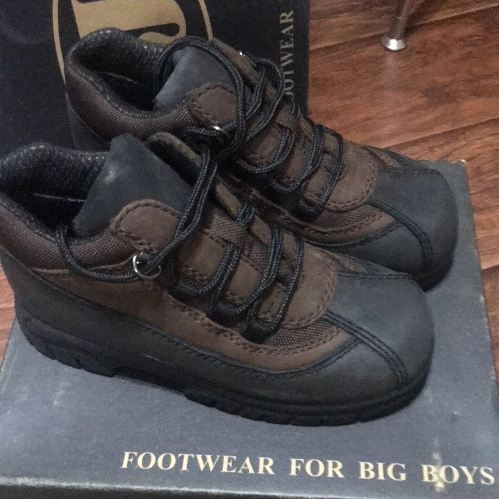 FINAL PRICE- boy boots, new.